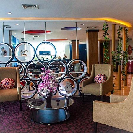 News Hotel Waru Sidoarjo Extérieur photo